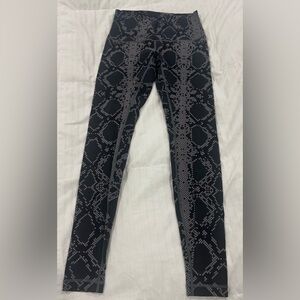 Lululemon Athletica Black and Gray Geometric Leggings size 8